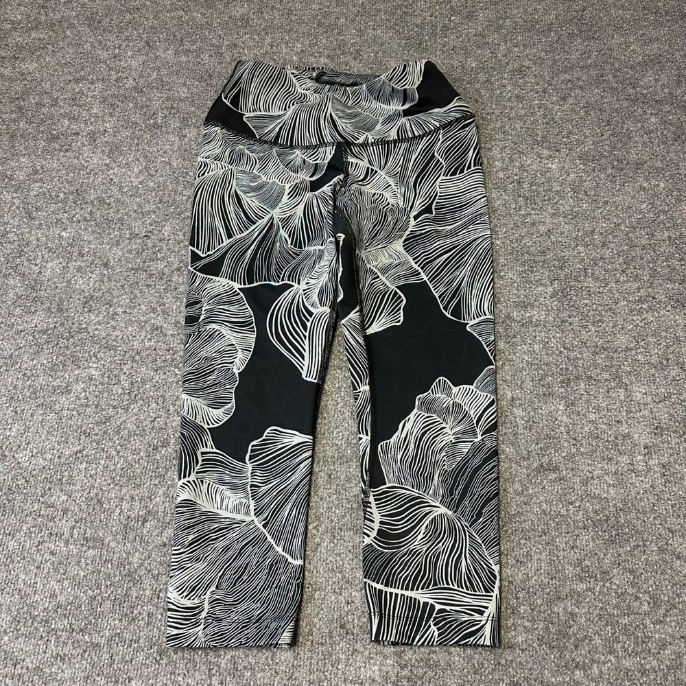 The North Face Leggings Womens Size M Black White FlashDry Cropped Leaf Print